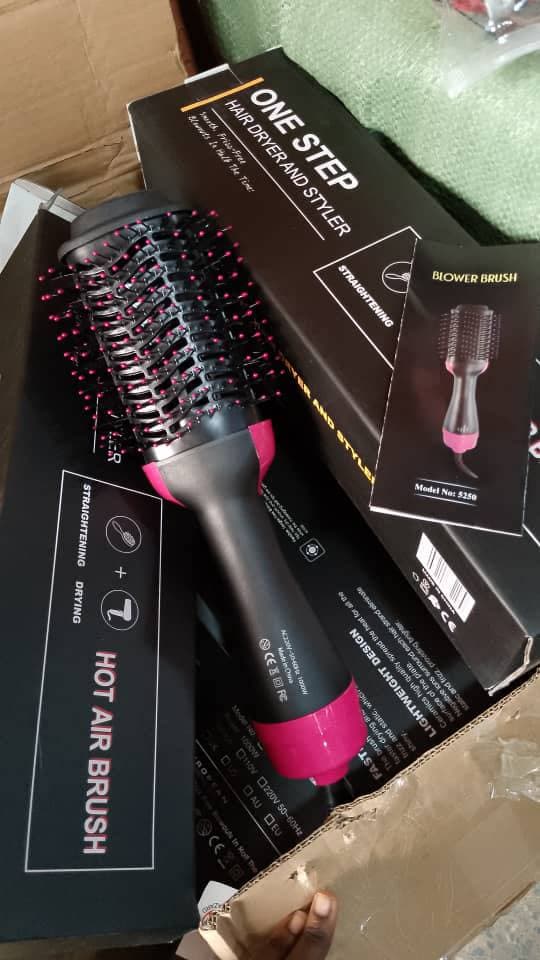 4in1 PROFESSIONAL HOT AIR BRUSH - (DRYER/COMB/CURLER/STRAIGHTENER) - image 1