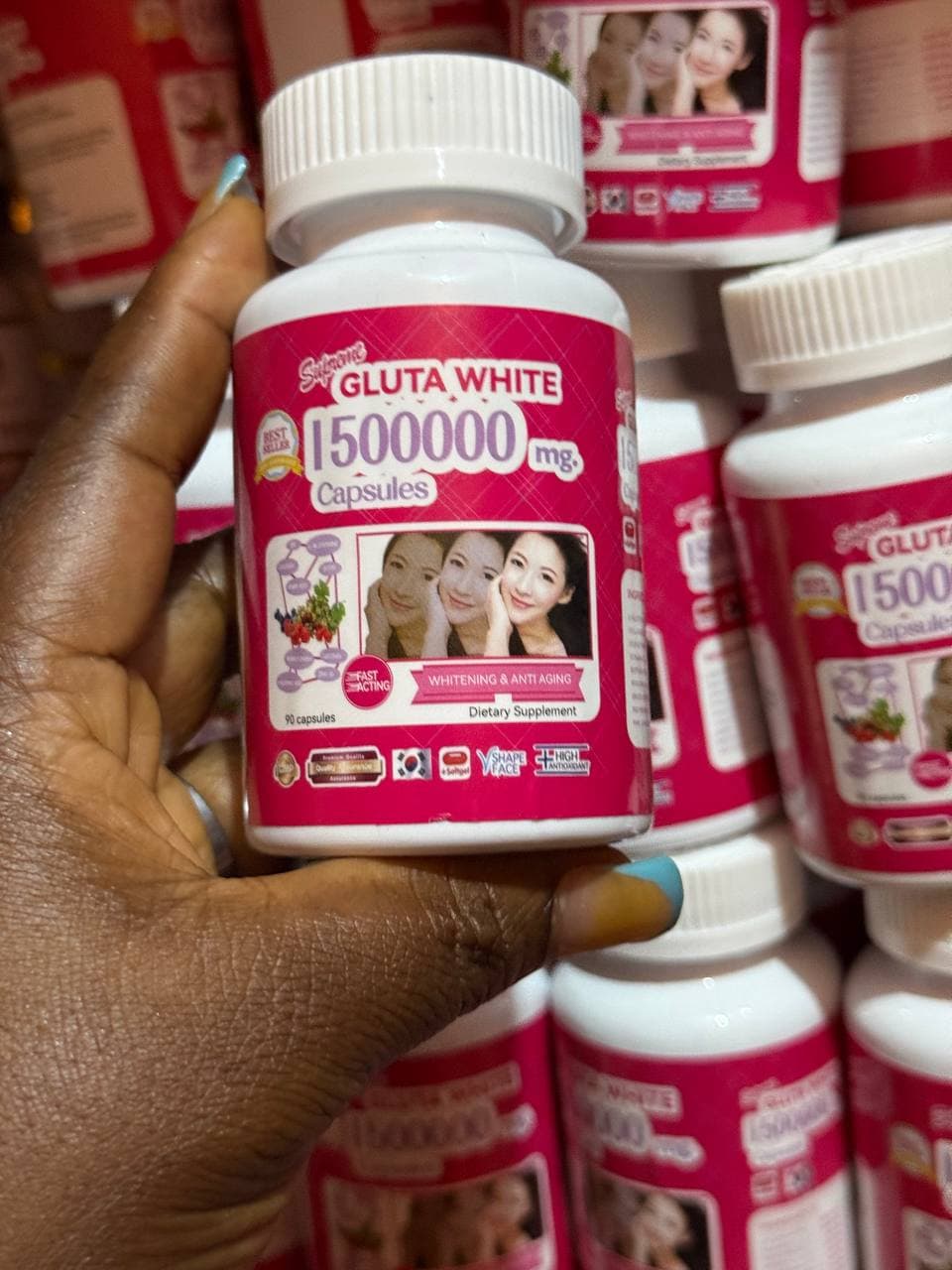 GLUTA WHITE 1500000 MG SKIN WHITENING & ANTI AGING CAPSULES (90 CAPSULES) - image 1